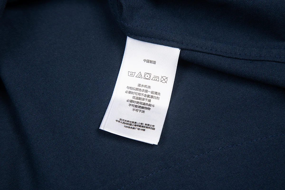 P230 White background picture [Evergreen for all seasons] Style number: 25011# Color: Navy red label/original blue/original white/matte pink/khaki/charcoal gray/black/dark blue white label Size: S to Face 100 cotton oxford spun, pre-laundering treatment, tight and soft texture ✅ - Custom dyed original pearlescent white buttons with different sizes ✅ - Special shaped chiffon foil included in the collar door tube, not easy to deform and pull ✅ - RL classic version of oxford spun shirt, thick and crisp feeling brought by oxford cloth, can be worn alone as an outer layer, can be matched with all seasons, practical wear, a must-have item in the wardrobe, start with eyes closed